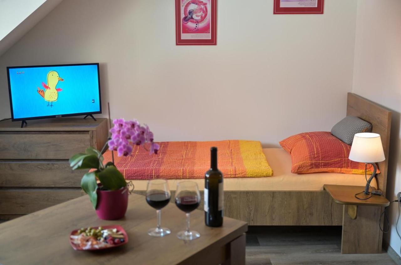Penzion A Wellness U Trebonske Madony Exterior foto